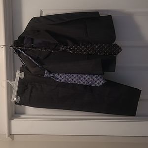 VanHeusen Boys suit size 8